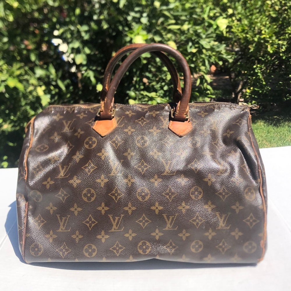 Authentic Louis Vuitton speedy bag. 💓